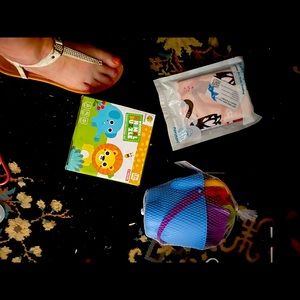 🌼COPY - NWT-BABY BUNDLE 0-18 Mo,sand toys,eatingbib,puzzle